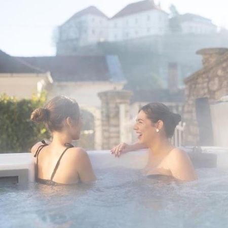 Frida Apartman, Exkluziv Varpanoramaval, A Belvaros Sziveben, Ingyenes Parkolassal Veszprém Exterior foto