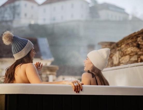 Frida Apartman, Exkluziv Varpanoramaval, A Belvaros Sziveben, Ingyenes Parkolassal Veszprém Exterior foto